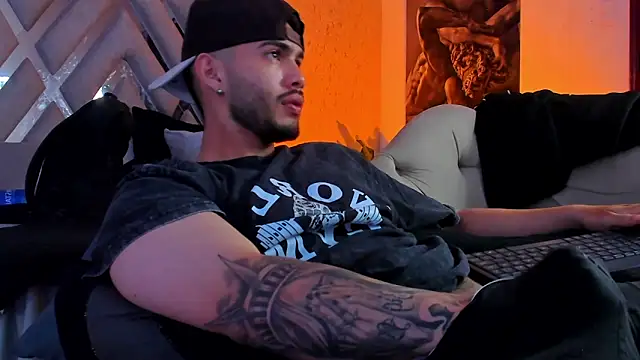 Vincentblack Adlı Modelin Canlı XXX Sohbeti