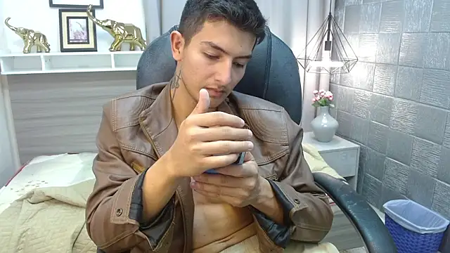 CaballeroNocturno_ 在線直播表演