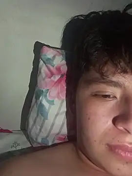 upssamuuu: διαδικτυακό σόου στην κάμερα