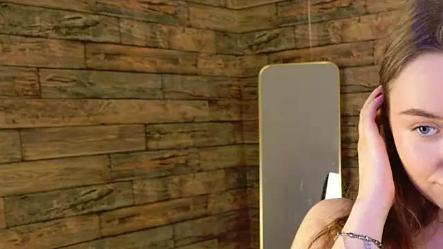 flora_glowのライブXXXチャット