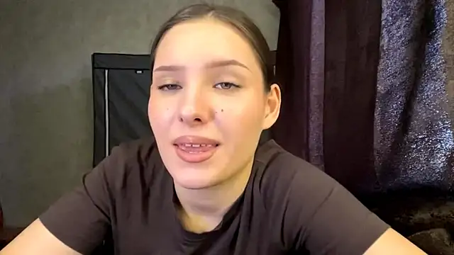 Živý XXX chat FoxieFlare