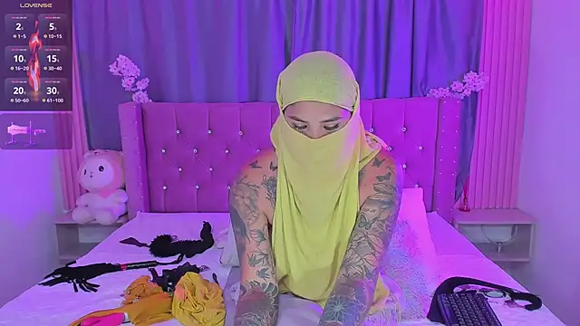 Nayla-Mouna's Webcam Show