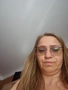 BLONDKICIA1 Adlı Modelin Canlı XXX Sohbeti