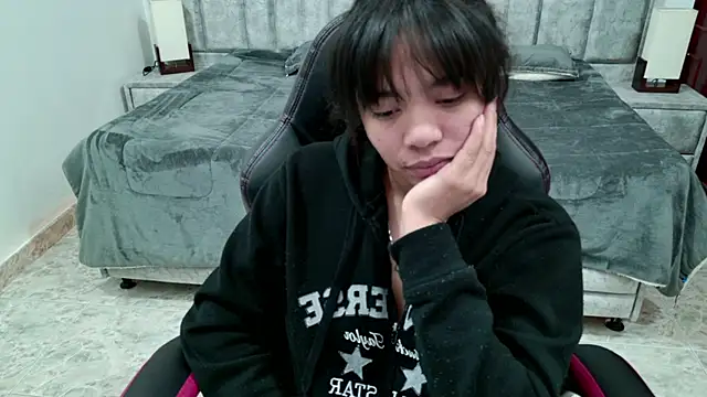 XXX chat uživo modela laureentt_