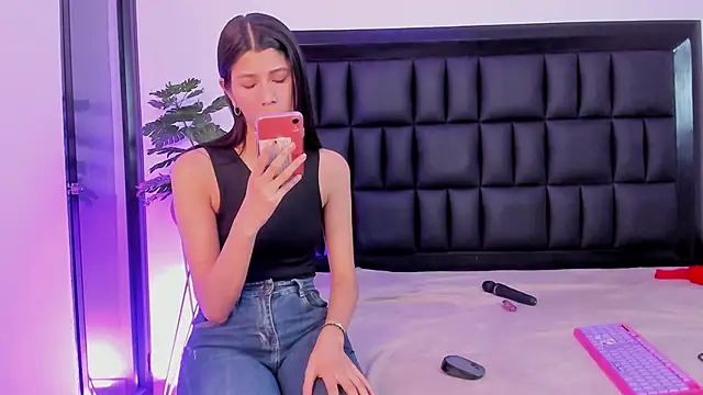 mia_roosee1 Adlı Modelin Canlı XXX Sohbeti