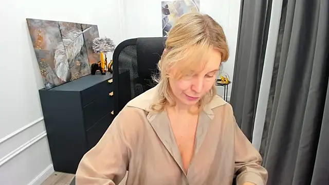 XXX chat uživo modela Sinty_Devis