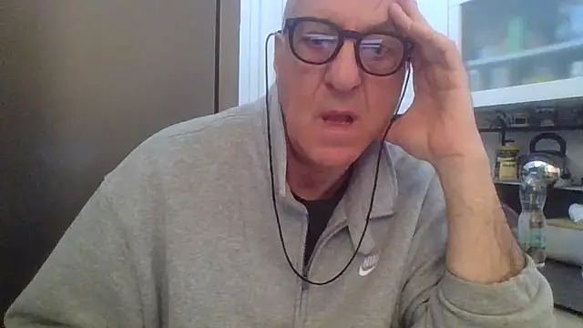 ANONIMO7735 Show in webcam