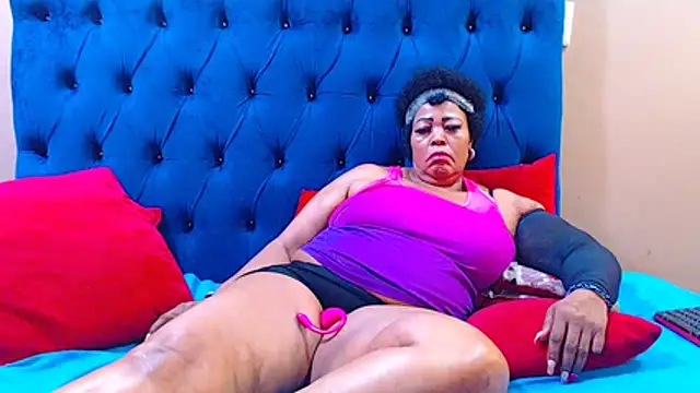 ebonycandy10: онлайн-секс-чат