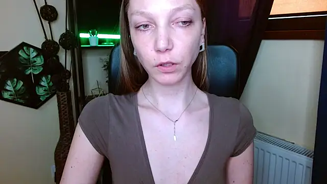 Chatroom XXX en direct de EmillyPlay