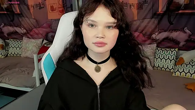 EmilyChaves Adlı Modelin Canlı XXX Sohbeti