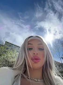 ArianaXO_'s Live XXX Chat