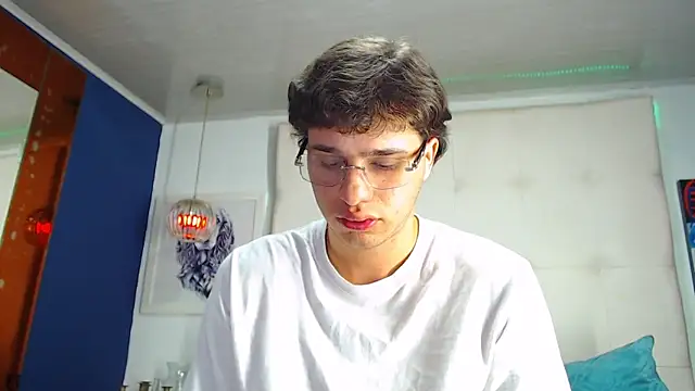 EXCLUSIVE8 – Live XXX-chat