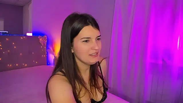 Chat +18 de Laura_Leee ao vivo