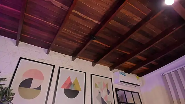 Chat +18 de MiaKay1 ao vivo