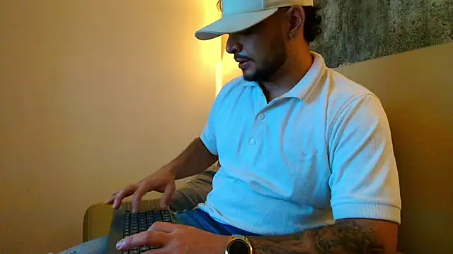 TROY_KIRK – Kamerová šou