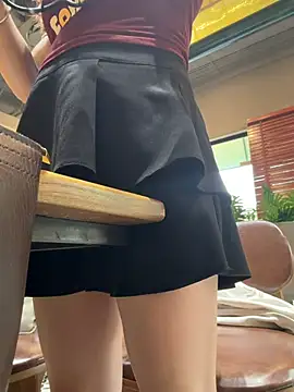 Emily_9xx: διαδικτυακό σόου στην κάμερα