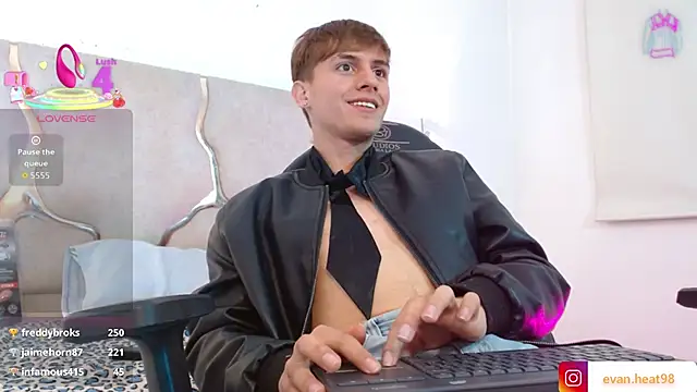 EVAN_TAY Webcam show