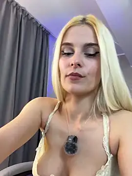 SelenaDaze Chat XXX in diretta