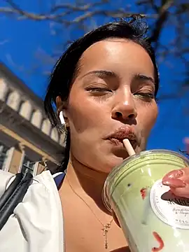 Risky_Workouts: διαδικτυακό σόου στην κάμερα