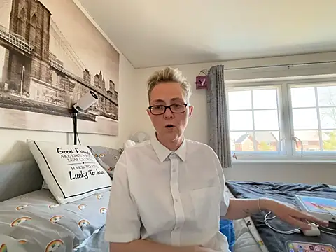 Curvy-Jinx's Webcam Show