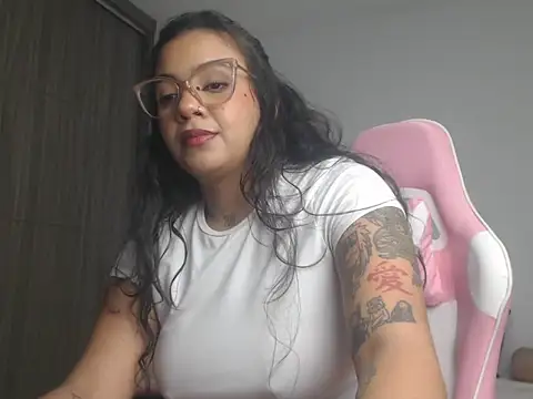 ObeyVal's Live XXX Chat