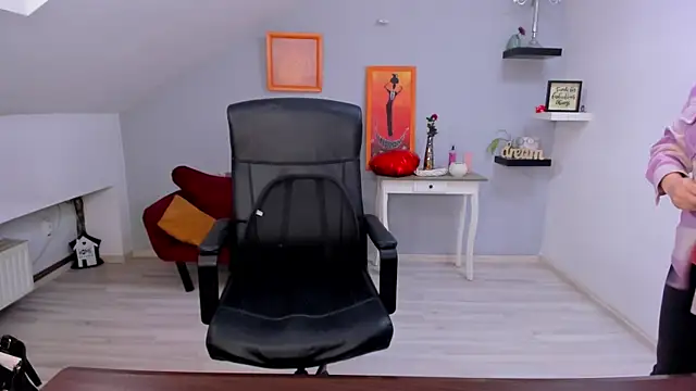 LollaGirl: онлайн-секс-чат