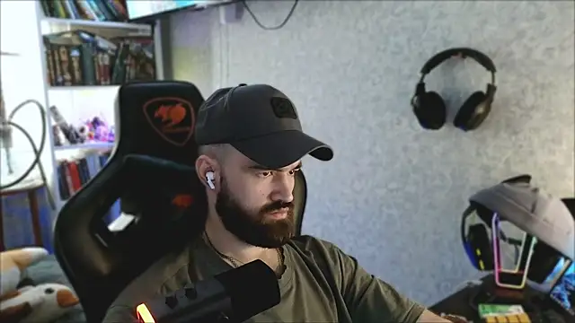 _Mostly_ Pertunjukan Webcam