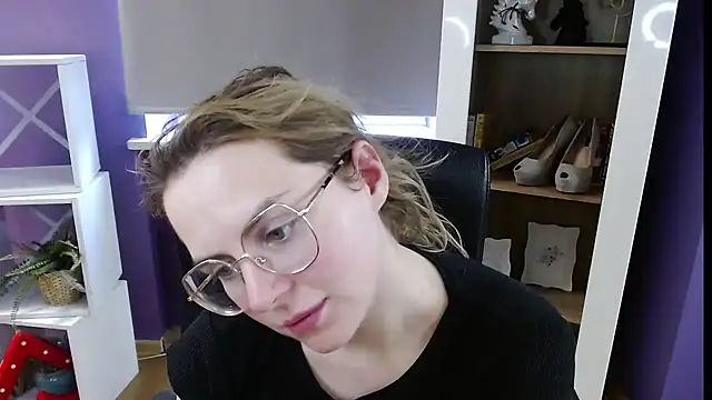 Zoey_Erotic Adlı Modelin Canlı XXX Sohbeti