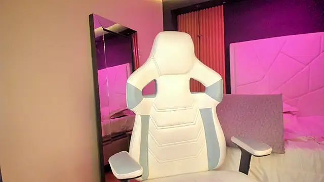 MiaTorres4 Adlı Modelin Canlı XXX Sohbeti