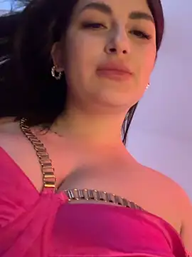 Alana_Loveee Adlı Modelin Canlı XXX Sohbeti