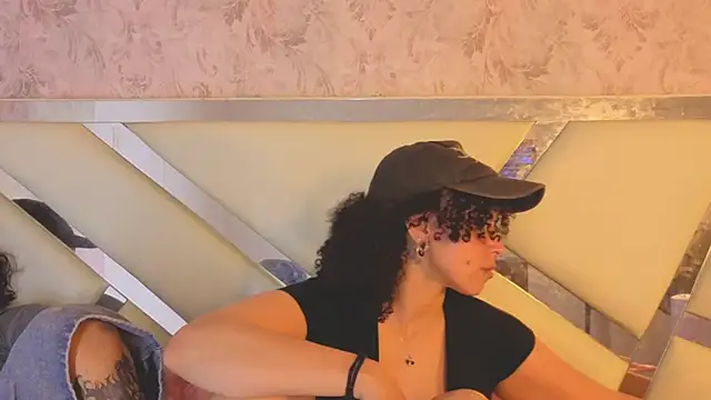 Benny_and_Mark's Live XXX Chat