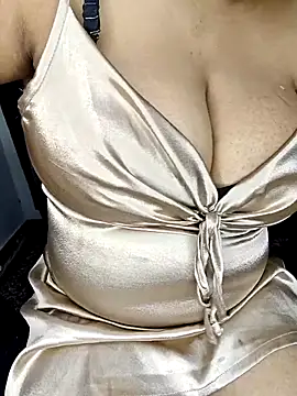 Curvy_PoojaのライブXXXチャット