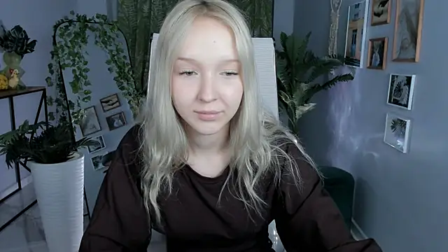 MaoqiBeverly Adlı Modelin Canlı XXX Sohbeti