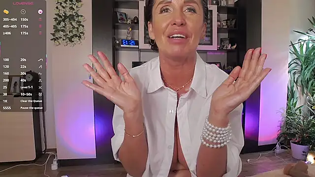 SheilaRyan Chat XXX live