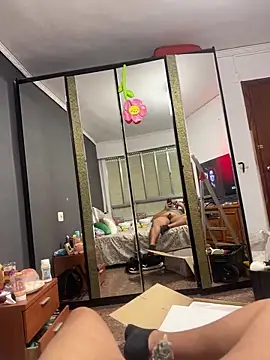 Mikelmore Adlı Modelin Web Kamerası Şovu