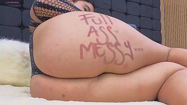 messy-saray's Webcam Show