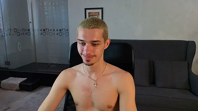 KaydenDrew Adlı Modelin Canlı XXX Sohbeti