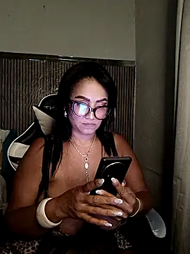 Yameil Live XXX-Chat