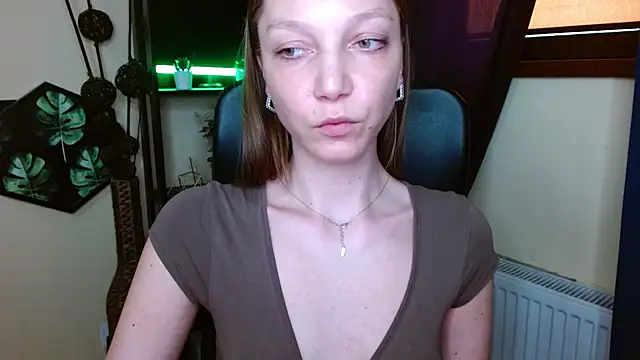 Онлайн чат XXX EmillyPlay