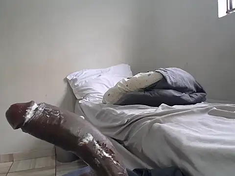 Pokazy przed kamerką – KinkyJXxX