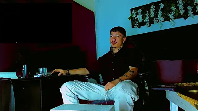 HannibalLester live XXX chat