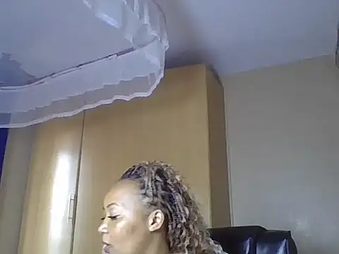 queenbebony's Live XXX Chat