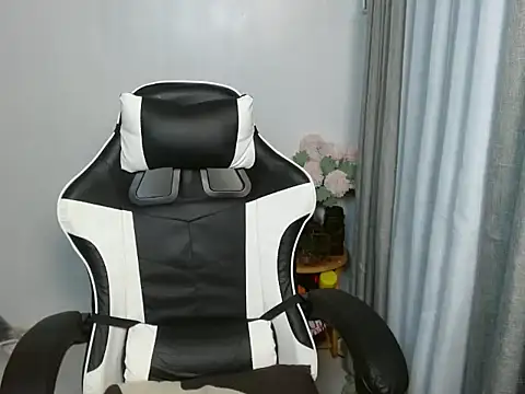 curlyasian_njxx Show Webcam