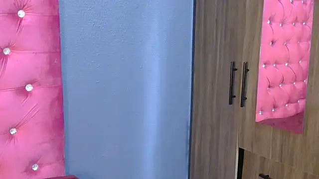 SweetBedroomEyez live XXX chat