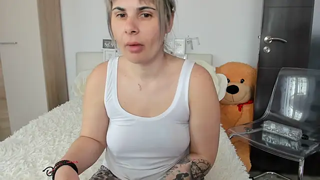 sweetemy4u élő XXX-chatje