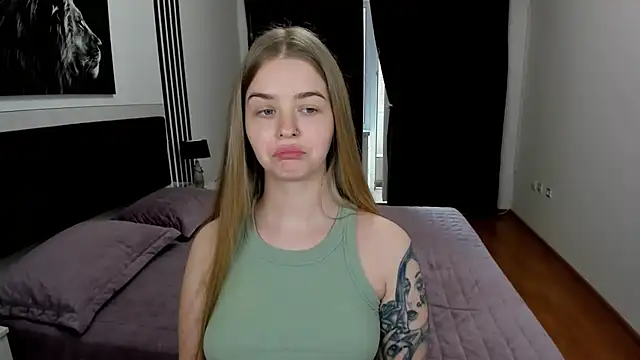 Chatroom XXX en direct de SirenaDoll