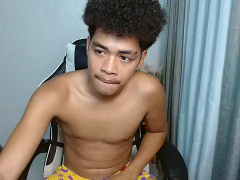 curlyasian_njxx 在線直播表演