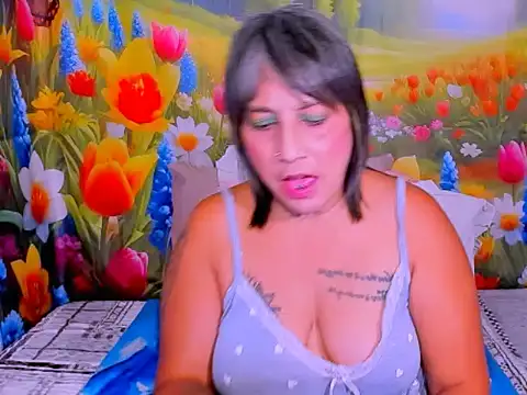 indianroxy's Live XXX Chat