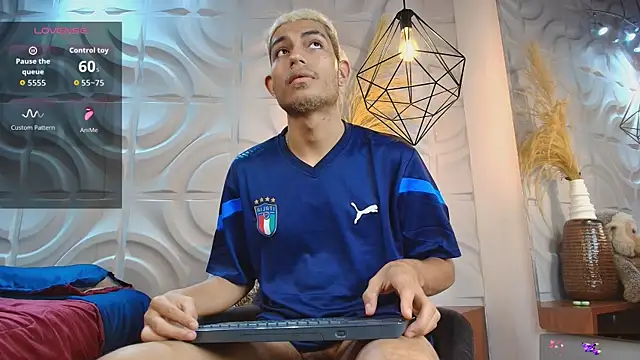 Show modela ItsZairen na web-kameri