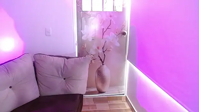 milfrousse live XXX chat